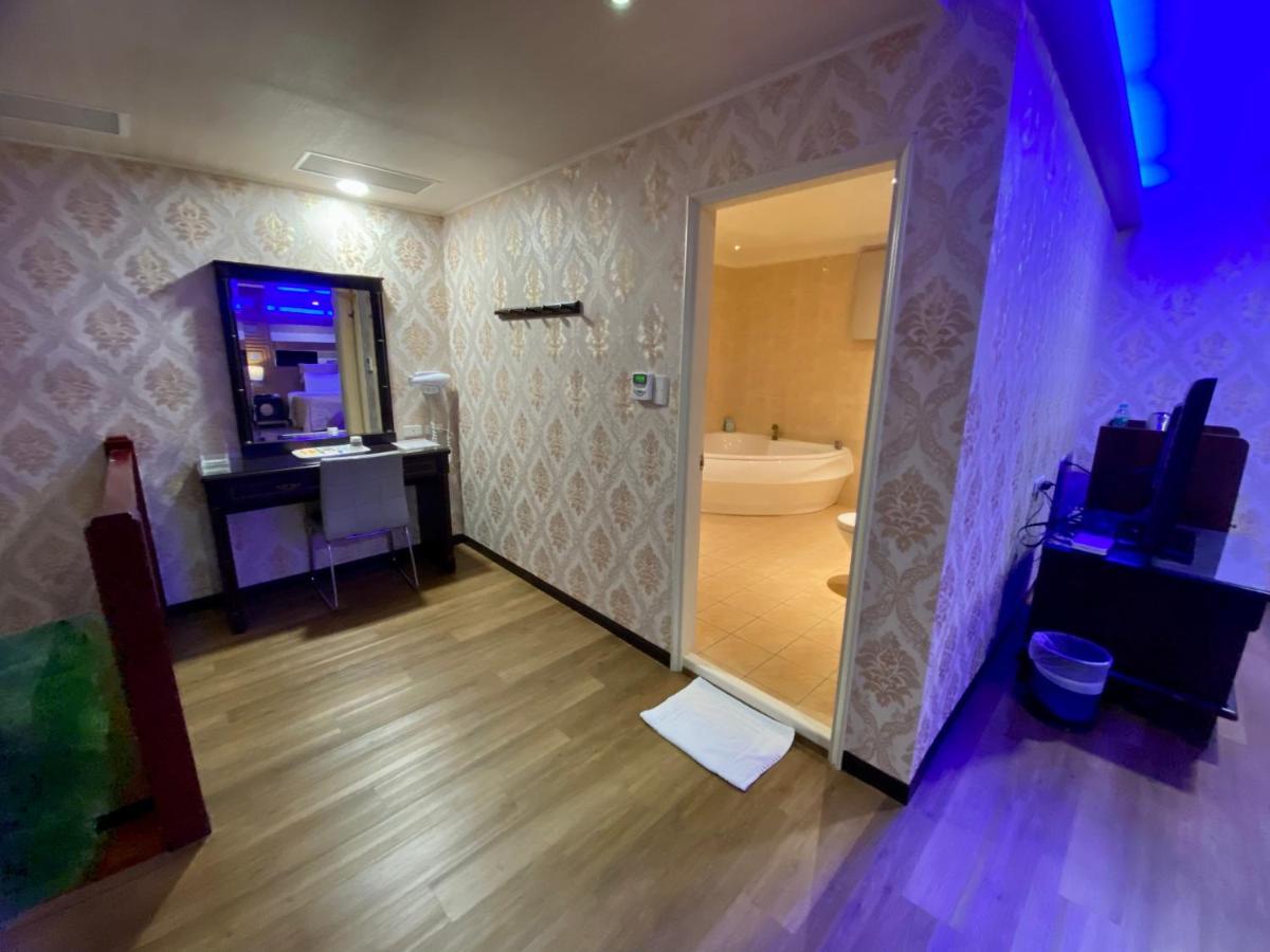 Huang Xing Motel Pingtung Dış mekan fotoğraf
